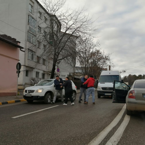 Scandal în trafic la Botoșani: trei persoane au fost implicate într-o bătaie