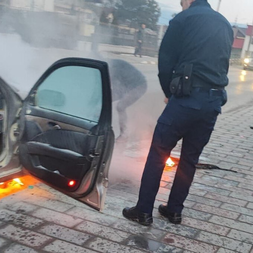 Incendiu la o mașină în Dorohoi, jandarmii și pompierii intervin rapid