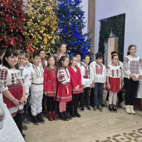 Elevii de la Școala Gimnazială Nr. 5 păstrează tradițiile de Crăciun