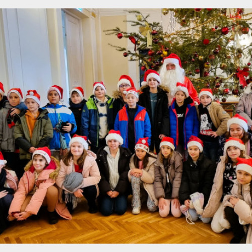 619 copii au adus magia sărbătorilor la Primăria Oradea