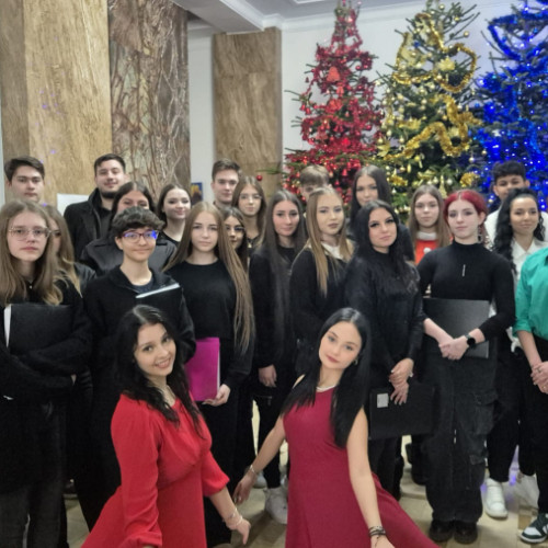 Elevii Liceului de Arte „Dimitrie Cuclin” din Galați colindă cu talent și creativitate