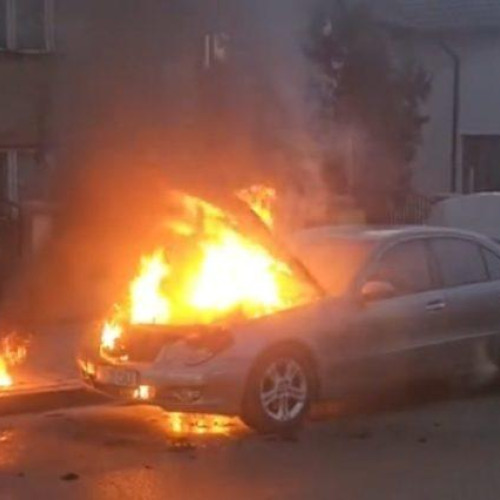 Sofer surprins sub influenta alcoolului, masina in flacari pe o strada din Dorohoi