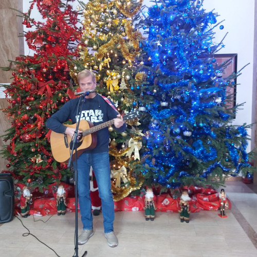 Ionel Borsan, colindător apreciat, ne încântă cu muzică de iarnă