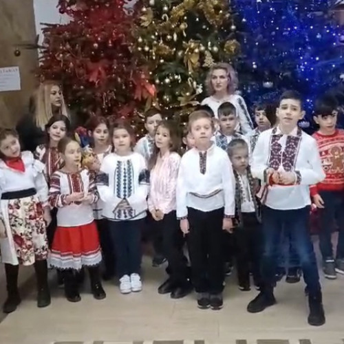 Colindătorii de la Seminarul Teologic "Sf. Apostol Andrei" din Galați aduc un mesaj divin