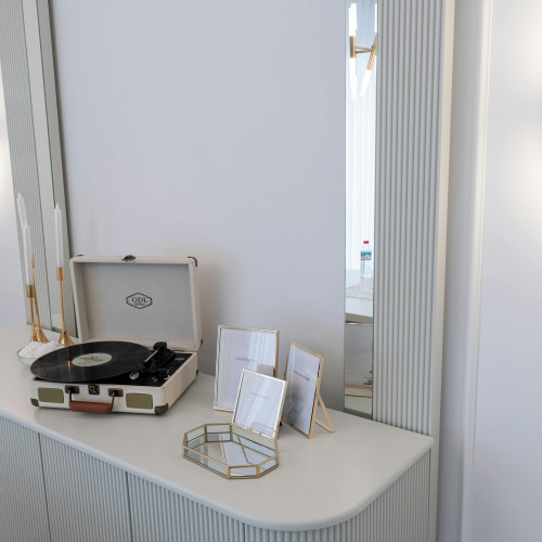 Alegerea aplicelor de perete: un ghid pentru transformarea locuinței tale