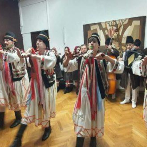 Magia sărbătorilor de iarnă, adusă în Ministerul Educației de copiii din Botoșani