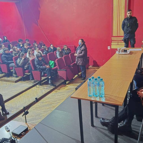 Activitate de prevenire a consumului de droguri la Colegiul Național "Ienăchiță Văcărescu" din Târgoviște