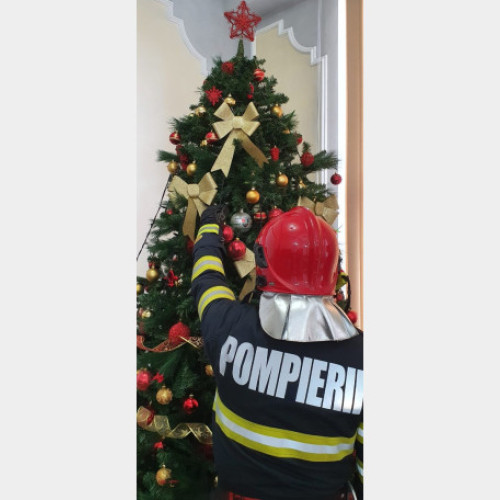 Pompierii bihoreni avertizează: Împodobirea locuințelor de Crăciun poate fi periculoasă