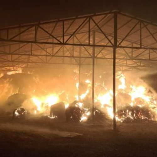 Incendiu la un depozit de plante furajere în satul Batinesti