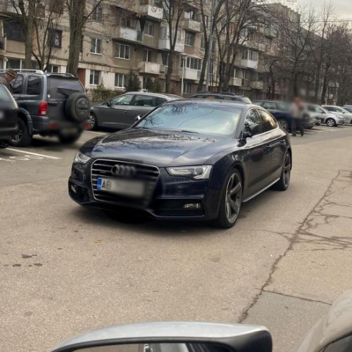 Un șofer din Cluj-Napoca blochează o parcare, devenind "proprietar" neașteptat