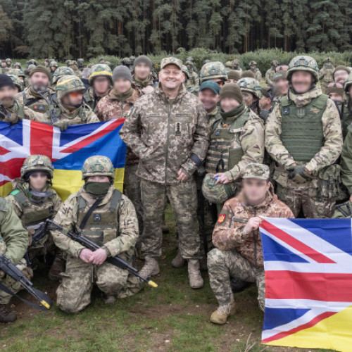 Marea Britanie ia în considerare trimiterea de trupe în Ucraina pentru instruirea soldaților