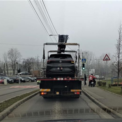 Soferii din Cluj, suprinsi de ridicarea masinilor parcate ilegal