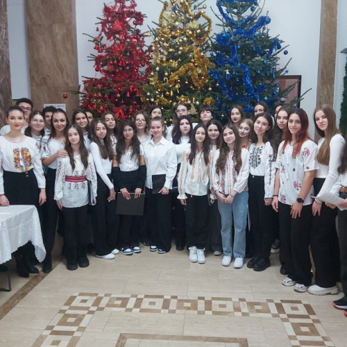 Colindele tinerilor de la Colegiul Național "Costache Negri" aduc bucurie în Galați