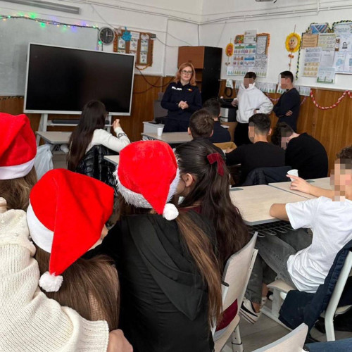 Activități preventive desfășurate de polițiști pentru siguranța elevilor din Dâmbovița