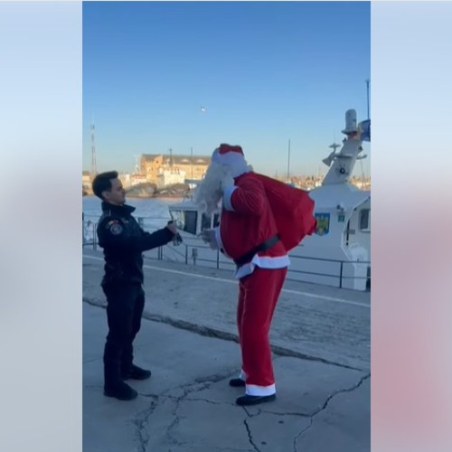 Moș Crăciun a sosit oficial în România prin Portul Constanța