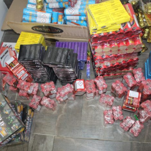 Peste două tone de articole pirotehnice confiscate de poliția din Suceava