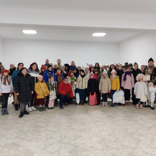 Colindele aduc magia Crăciunului în satele Priboiu și Brănești