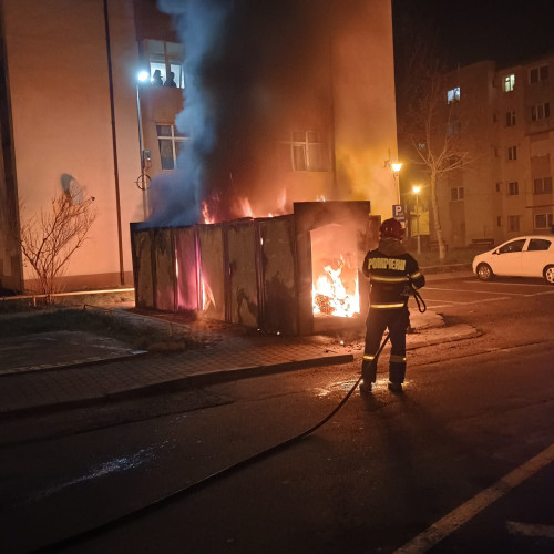 Incendiu la tomberoane în Piatra-Neamț, cauza în investigare