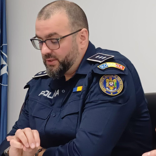 Sute de persoane din Botoșani dețin permise de port armă