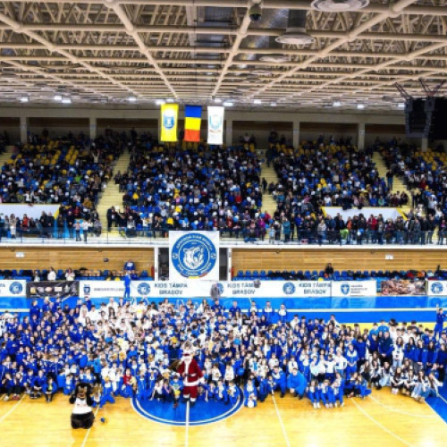 Evenimentul "Bradul de Crăciun" de la Kids Tampa reunește aproape 1000 de copii din Brașov