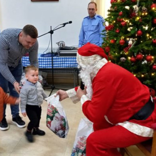 Spectacolul „Pomul de Crăciun - 2024” aduce magia tradițiilor la Inspectoratul de Jandarmi Botoșani