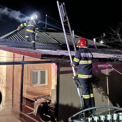Incendiu la o casă din localitatea Șarbi, intervenție rapidă a pompierilor