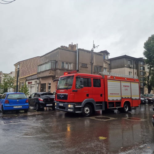 Explozie puternică urmată de incendiu în apropierea unui hotel