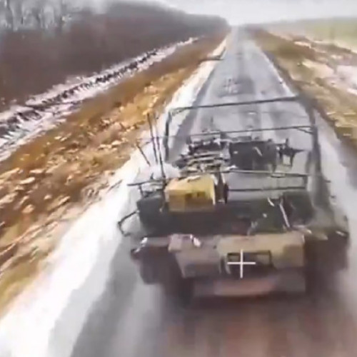 Tancul Abrams ucrainean supraviețuiește atacurilor cu drone FPV