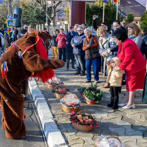 Colindul străbun, sărbătorit la Cumpăna de funcționari publici și localnici
