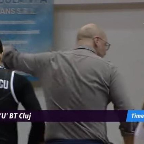 Momentul tensionat în meciul U-BT Cluj disputat la Timișoara: Mihai Maciuca, trimis la vestiare de antrenorul Mihai Silvășan