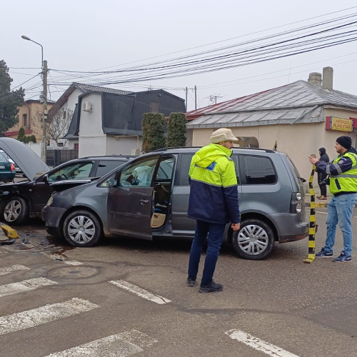 Accident rutier în Botoșani: un șofer a fost rănit