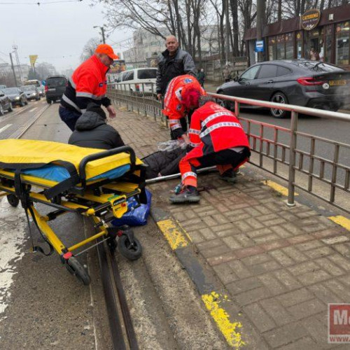 Accident pe trecerea de pietoni din Botoșani: O femeie a ajuns la Urgențe