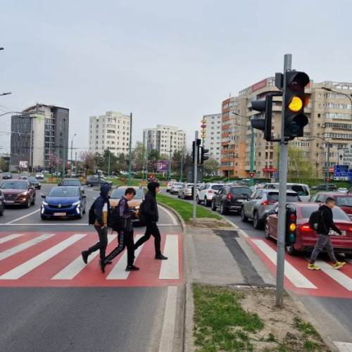 Problemele semafoarelor de la trecerile de pietoni, discutate în Consiliul Local Brașov