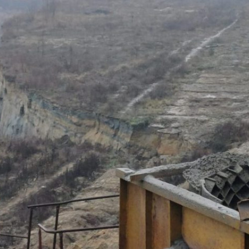 Alunecare de teren la Cariera Roșia: Conducerea susține că nu sunt pierderi materiale