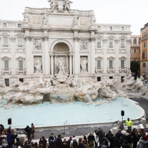 Fontana di Trevi din Roma s-a redeschis după restaurare