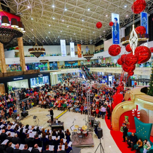 Atmosfera de sărbătoare la Palas în Iași, cu decorațiuni impresionante și evenimente speciale