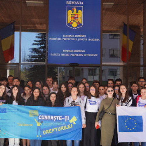 Tinerii din Harghita promovează drepturile europene prin proiectul „Cunoaște-ți Drepturile”