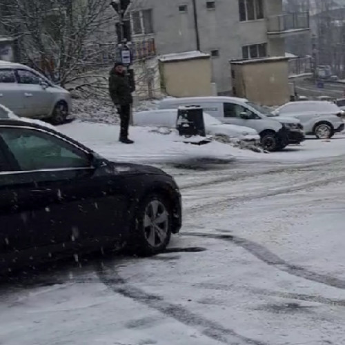 Ninsori surprinzătoare în județul Cluj afectează circulația