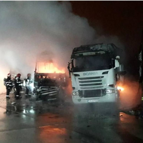 Incendiu în Găești la două autotrenuri
