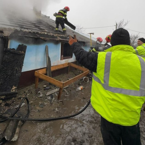 Incendiu devastator în Epureni: o familie ajutată de comunitate după pierderi tragice