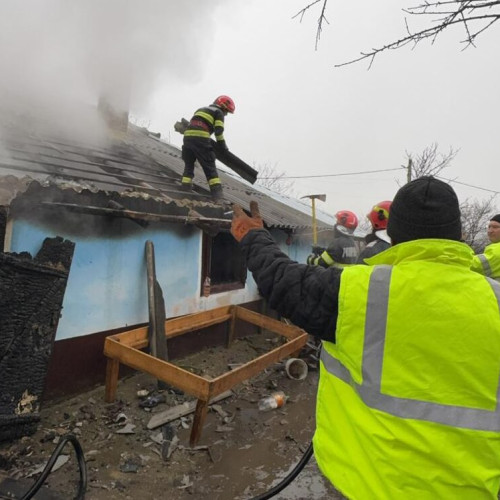 Familie din Epureni rămasă fără casă în urma unui incendiu