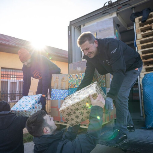 Camionul de Crăciun ajunge la copii din județul Galați