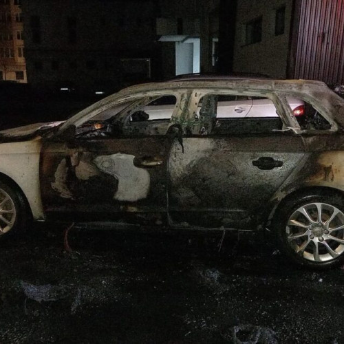 Audi A3 a luat foc în timpul unui drum