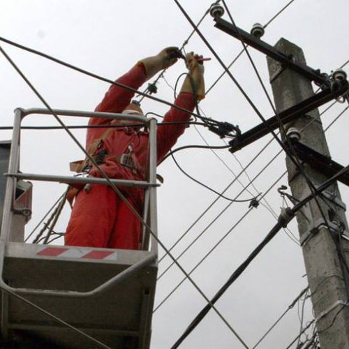 Vântul puternic a provocat întreruperi de energie la Răcari