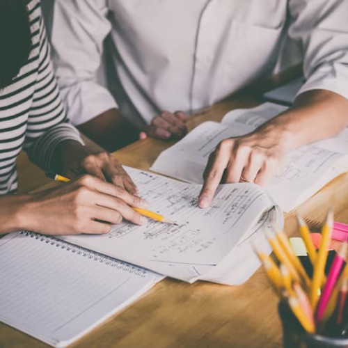 Profesorii trebuie să depună declarații de interese până la 31 decembrie