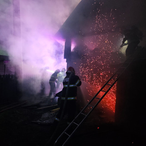 Incendiu în comuna Corni din Botoșani provoacă întreruperi de curent
