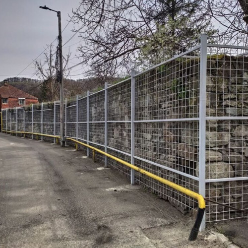 Critici dureroase pentru îmbrăcarea Zidului Cetății Medievale din Bistrița