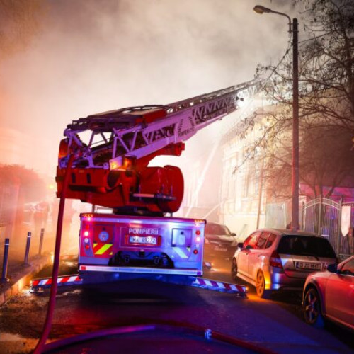 Intervenții ale pompierilor în București și Ilfov din cauza vântului puternic