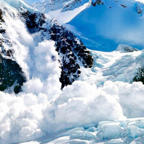 Salvatorii montani avertizează despre riscurile de avalanșe în Bucegi și Făgăraș