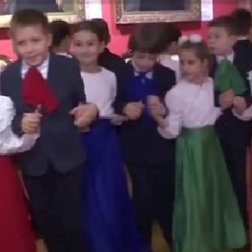 Dansul Romana, readus la viață în Brașov de elevii de clasa a treia